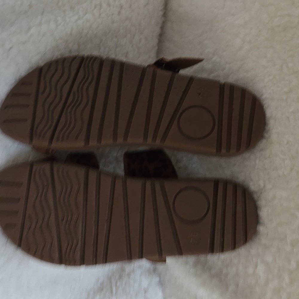 Forever Comfort Strappy Flat Sandals-Size7.5 - Picture 8 of 8